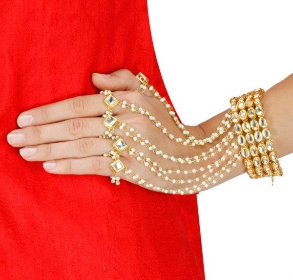 pearl_chains_hand_harness