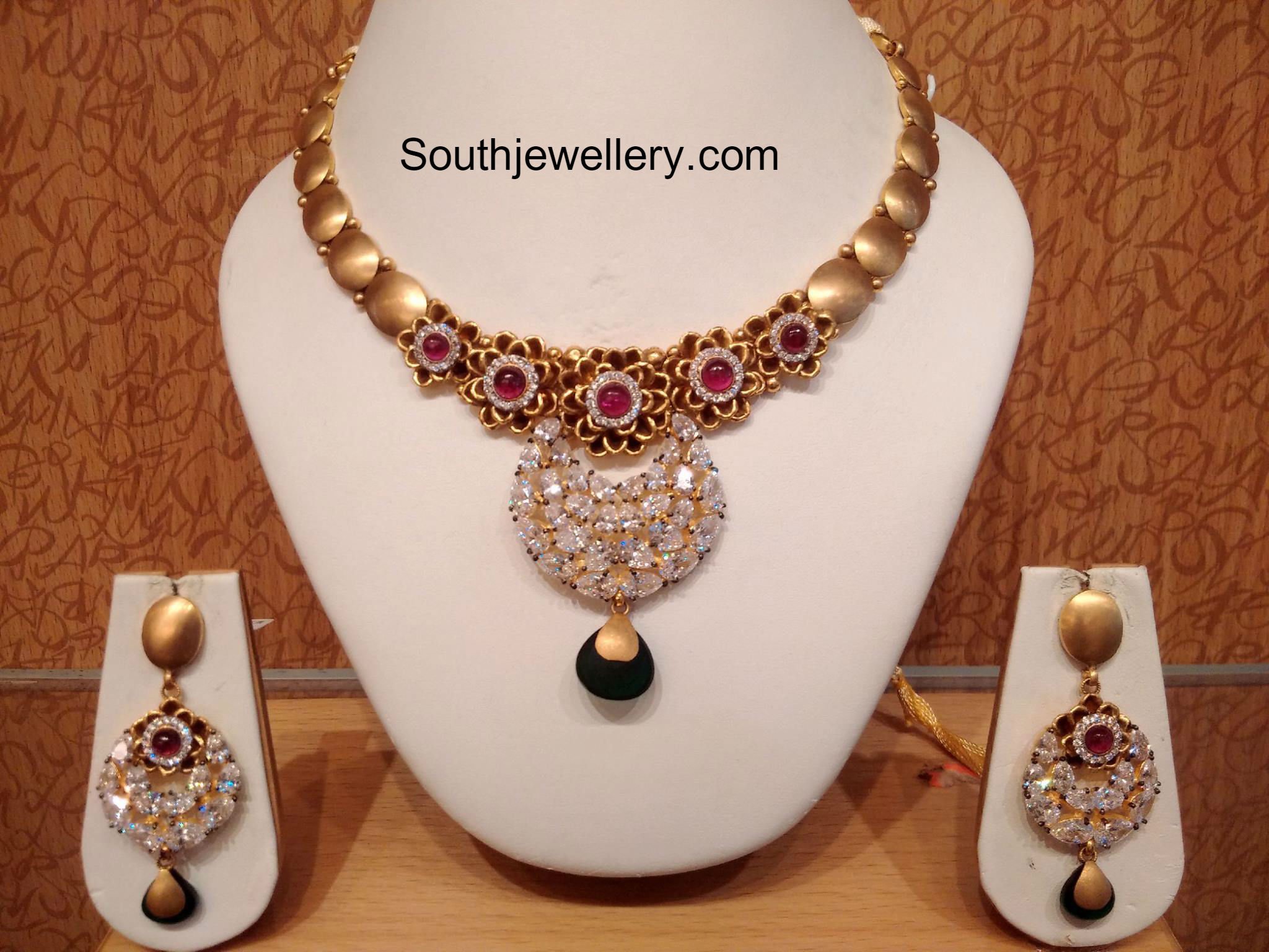 Gold Necklaces Online – Gold Necklace Online Shopping in India | Jos  Alukkas || Buy Gold Necklaces Online - Latest Gold Light weight Necklace  designs