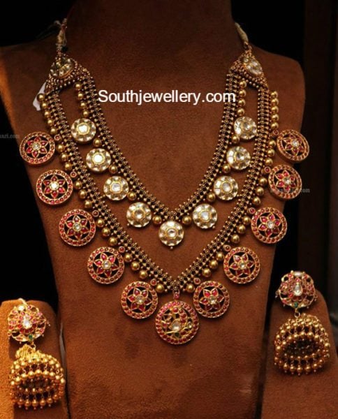 antique_gold_bottu_mala_jhumkas