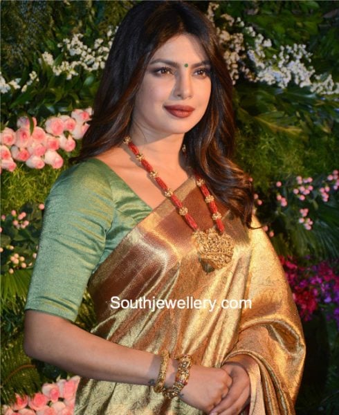 priyanka chopra gold necklace