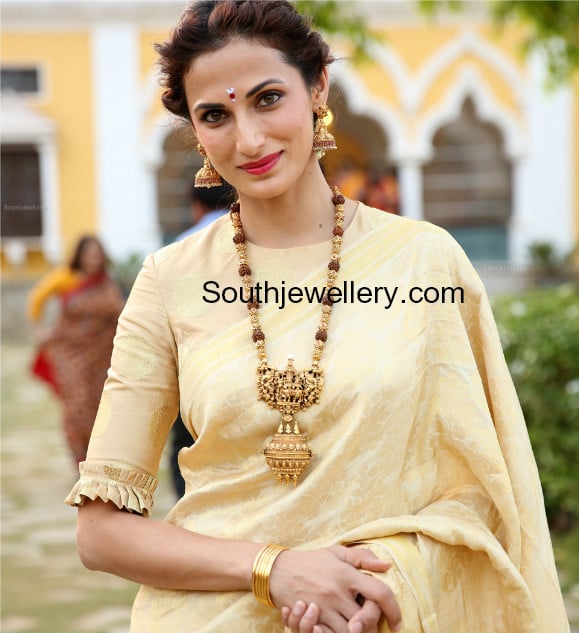 Shilpa Reddy in Temple Jewellery - Indian Jewellery Designs