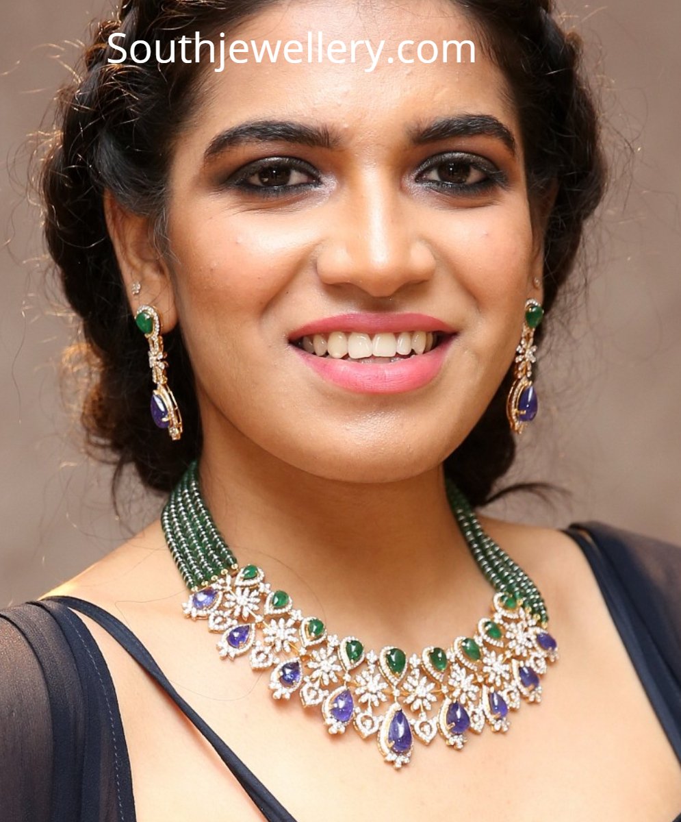 Diamond emerald hotsell necklace designs