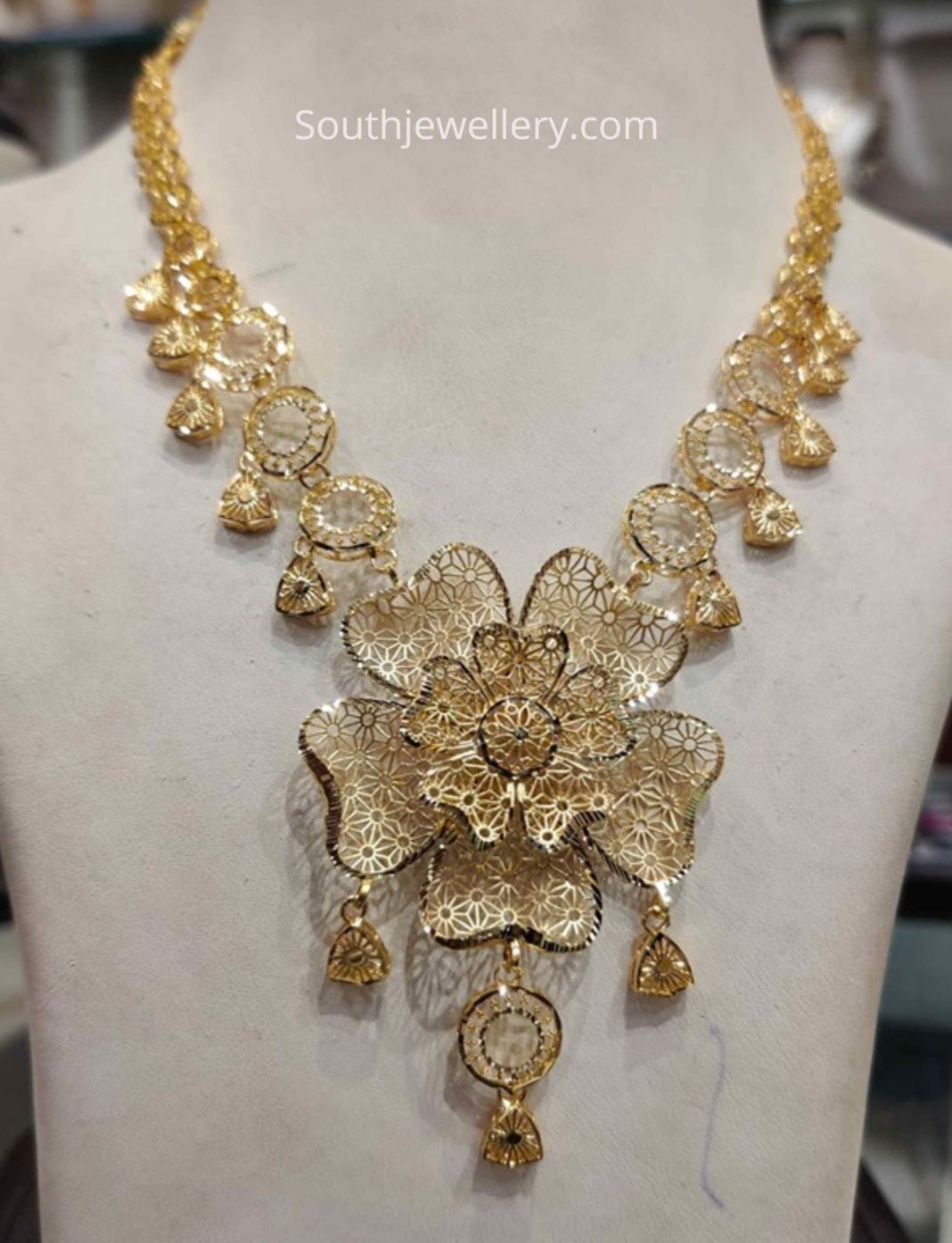 Light weight gold necklace - Indian Jewellery Designs