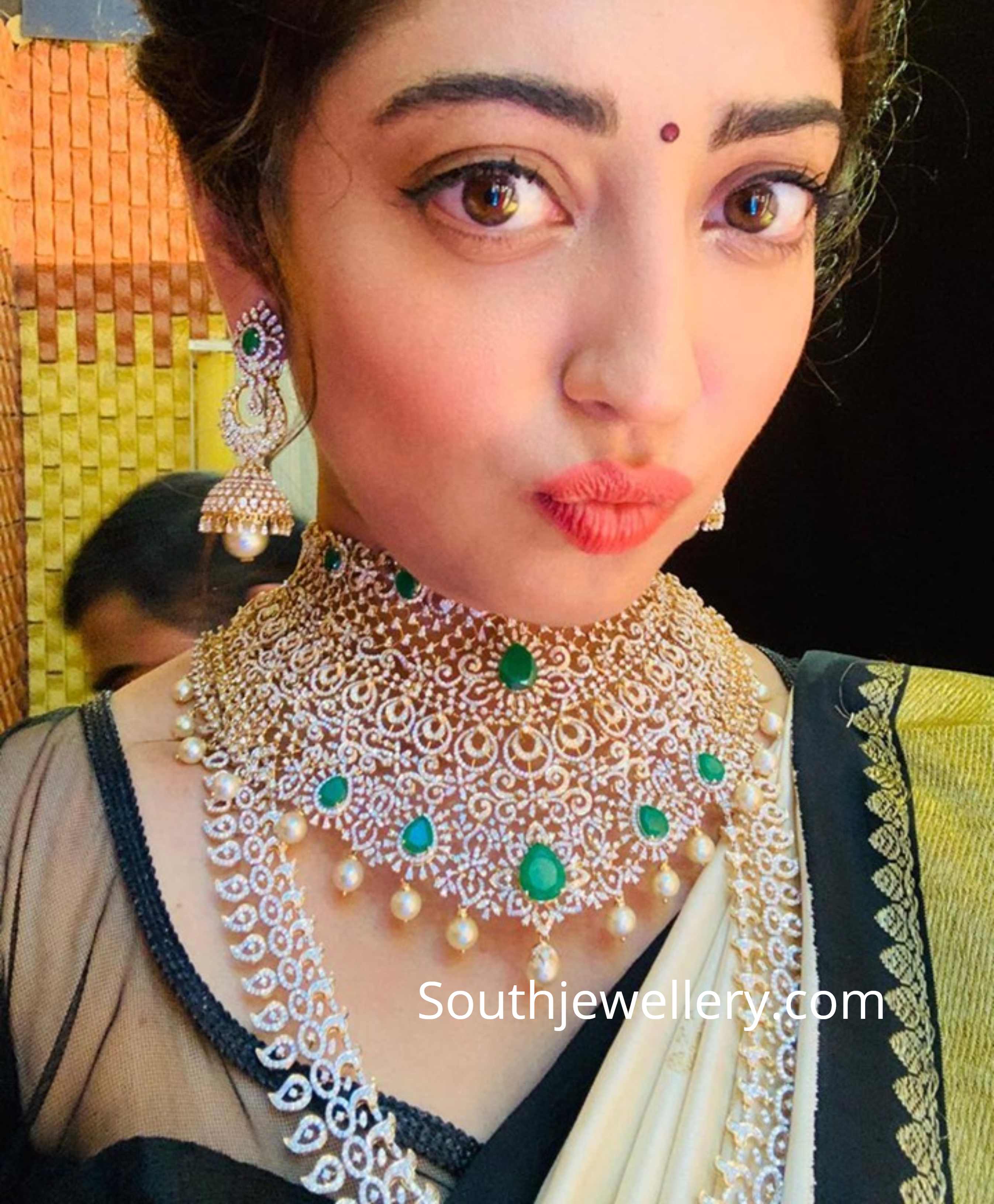 [Image: pranitha-subhash-diamond-emerald-jewellery-1.jpg]