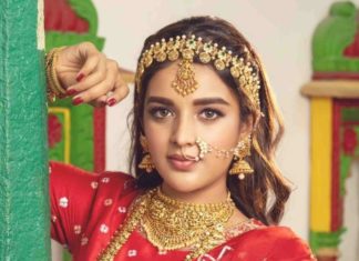 nidhhi agerwal in gold jewellery