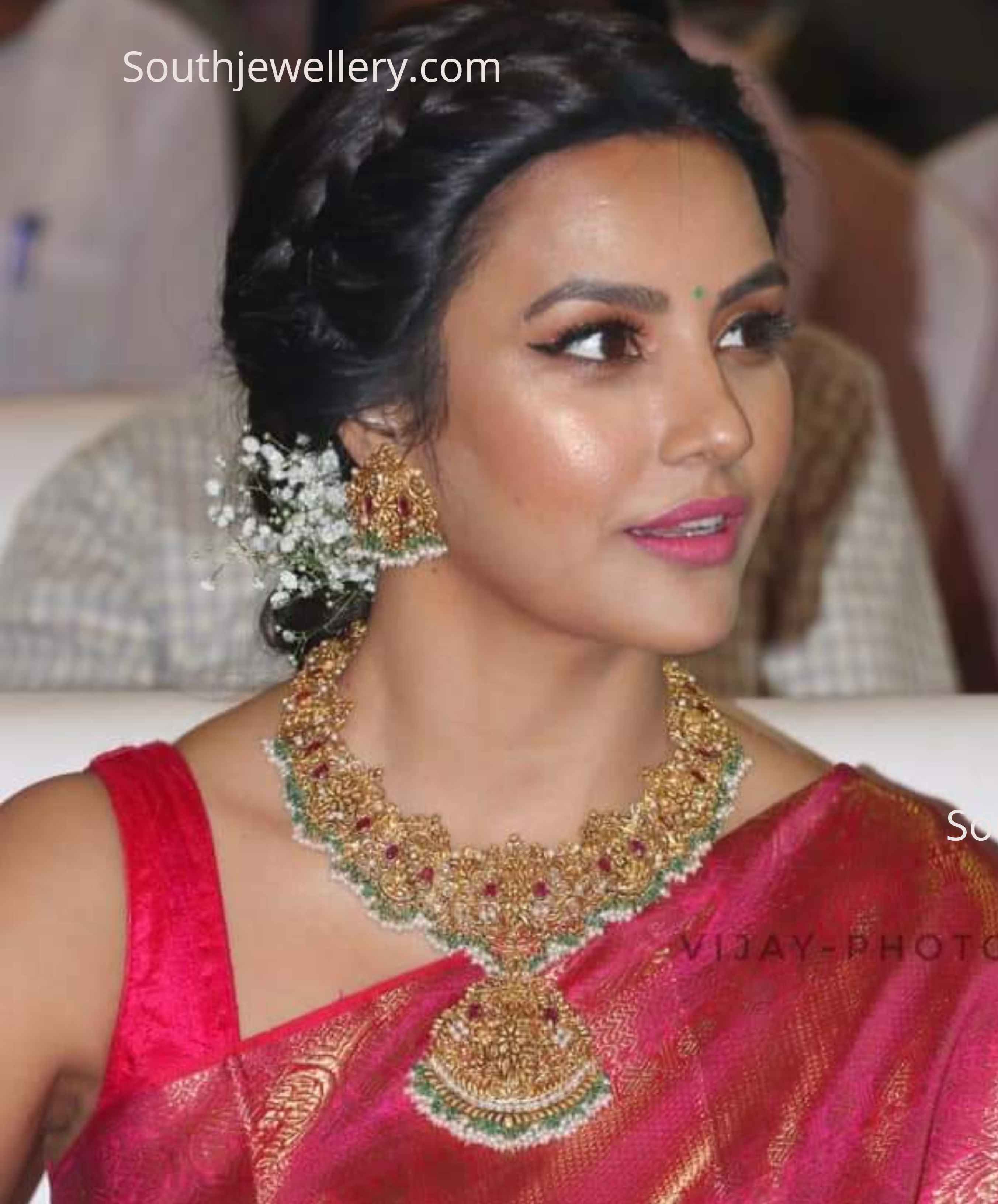 Priya Anand in temple jewellery - Indian Jewellery Designs