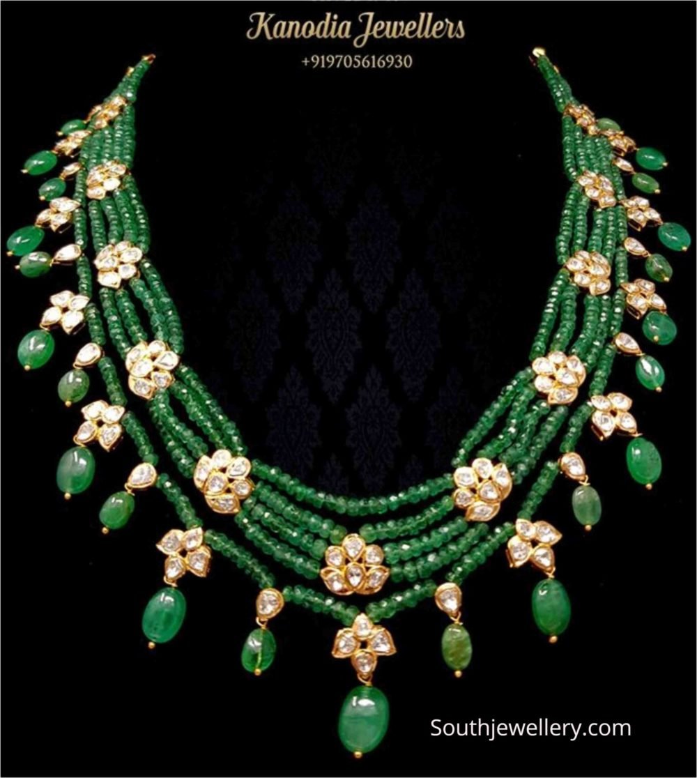Emerald beads necklace with uncut diamond motifs